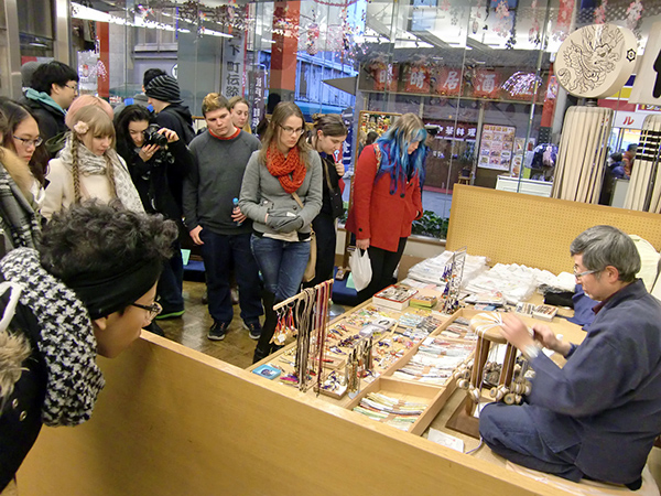 KCP Winter 2015 students watch a kumihimo craftsman at work in Asakusa.